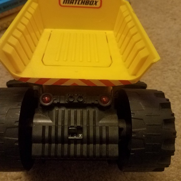 Matchbox Rocky the Dump truck Robot 2008 - Picture 5 of 7